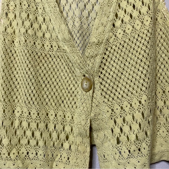 Vintage Green Crochet Knit Cropped Boho Whimsigoth Sweater Vest Size Medium - Picture 4 of 5